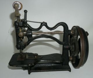 Rare 1800s Vintage Cast Iron Sewing Machine 8  Tall Ab12