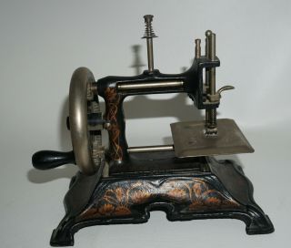 1800s Vintage Cast Iron Sewing Machine Made in Germany No.  116037 AB10 3