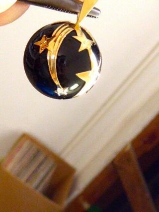 Vintage 14k Yellow Gold Onyx World Globe W Gold Shooting Stars Pendant By Cl