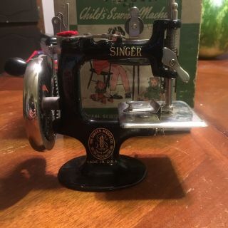 Antique Vintage Singer Hand Crank Miniature Model 20 Sewing Machine Toy