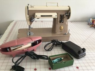 Vintage Singer 301a Sewing Machine,  Case,  Accessories,  And Buttonholer,  Lbow