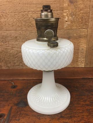 Vintage Aladdin Quilt White Moonstone Oil Kerosene Lamp Light Model B W/ Burner
