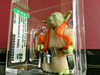 Vintage Star Wars.  AFA 85,  Superior Jedi Yoda.  Smart and sharp color.  Gold Label 2