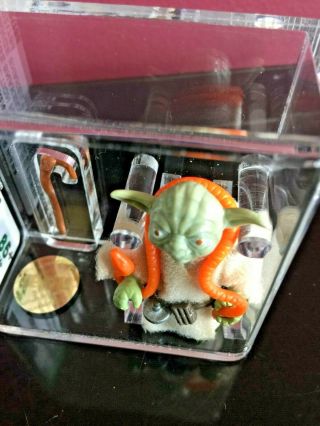 Vintage Star Wars.  AFA 85,  Superior Jedi Yoda.  Smart and sharp color.  Gold Label 8