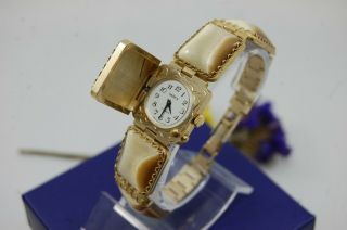Elegant cute russian women ' s tiny vintage Soviet mechanical wrist watch 