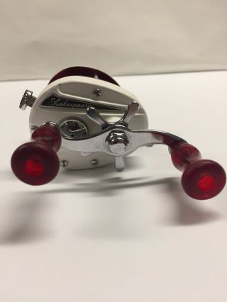 Vintage Shakespeare 1975 Bait Casting Fishing Reel Red/white/blue Cool Usa Color
