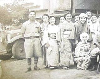 c.  1945 PHOTO Japan,  WW2,  Geisha ' s,  Military & Local Officials 4 1/2 