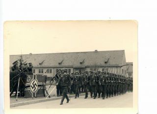 Photo Ww2 German Troops Parade,  Steelhelmets & Guns 720