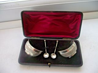 Chester 1901 Sterling Silver Hallmarked Open Salt Pot & Spoons Cased Pair 40.  8g