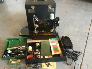 Vintage 1950 Singer 221 - 1 Featherweight Sewing Machine With Case/accessories