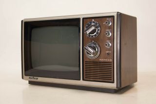 Vintage 1976 Quasar Portable Black White Tv Television Set Crt B&w Mcm Awesome