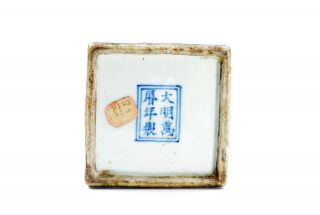 A Rare Chinese Porcelain Box 4