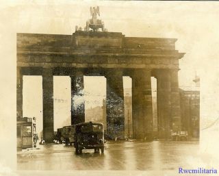 Press Photo: Best Wehrmacht Lkw Trucks Pass Under Brandenburg Gate (berlin)