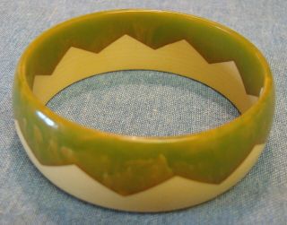 Vintage Zig - Zag Bakelite Bangle Bracelet Marbled Olive Green & Yellow