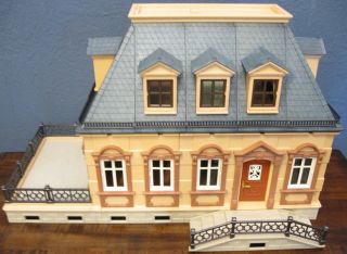 Playmobil Vintage 5305 Small Victorian Dollhouse Mansion -
