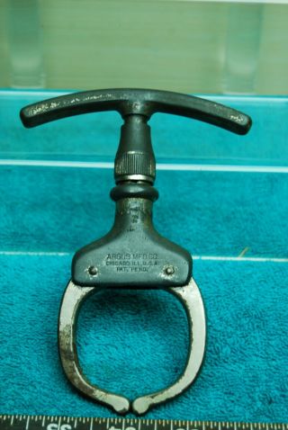 Obsolete Vintage HandCuffs The Iron Claw Argus Mfg Chicago,  IL Patent Pending 3