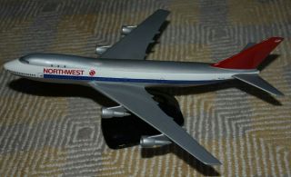 Vintage 1/200 Air Jet Northwest Airlines Boeing 747 - 100 Desktop Model Aircraft