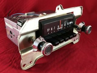 Vintage Philco Ford Corporation Push Button Radio D3oa - 18806 But