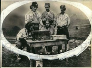 1943 Press Photo Chetniks Listening To Radio Communications,  Yugoslavia