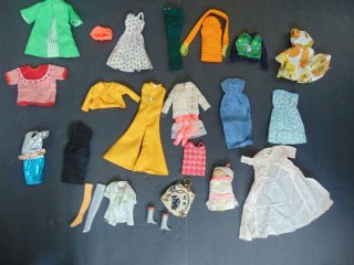 VINTAGE BARBIE & SKIPPER CARRYING CASE FILLED w CLOTHES & ACCESSORIES & DOLL 10