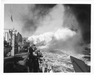 Org Wwii Photo: Snapshot Of Us Navy Minelayer Launching Smokescreen June 1944
