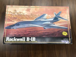 Vintage Rockwell B - 1b Long Range Bomber Model Kit 1:72 Scale