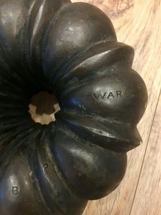 VINTAGE WAGNER WARE CAST IRON BUNDT CAKE PAN B 3