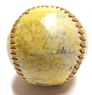 RARE Larry Yogi Berra Joe DiMaggio 1948 Yankees TEAM Signed Autographed Baseball 6