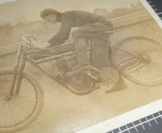 1900 ' s READING STANDARD MOTORCYCLE Motor Bike Man Rider Vintage Snapshot PHOTO 3