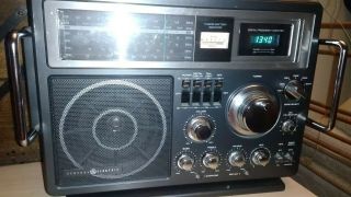 Vintage Ge General Electric World Monitor Model 7 - 2990 Am Fm Shortwave Radio