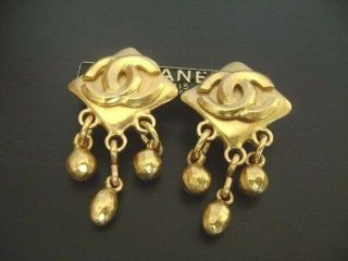 Auth Chanel Vintage Gold Cc Rhombus Top W/ Balls Dangling Clip Earring (96p)