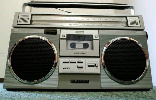 Vintage SANYO M - 9925 Boombox Ghetto Blaster ( 10