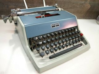 Vintage 1960 ' s Olivetti Underwood Model 21 Portable Cursive Typewriter 3
