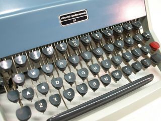Vintage 1960 ' s Olivetti Underwood Model 21 Portable Cursive Typewriter 7