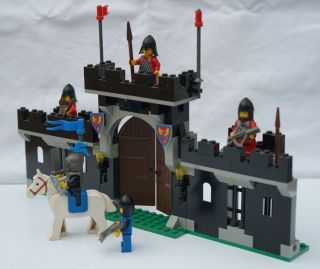 LEGO | 6059 | Vintage | CASTLE | Black Knights | Knights Stronghold | 5 mini fig 3