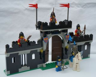 LEGO | 6059 | Vintage | CASTLE | Black Knights | Knights Stronghold | 5 mini fig 4