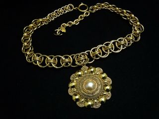 Gorgeous Authentic Chanel Vintage Faux Pearl Coco Chain Necklace
