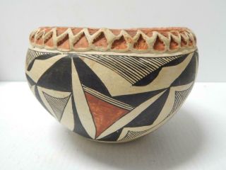 Vintage Antique Acoma Indian Pottery Hand Coiled Pot Cookie Crust Rim Med.  Size