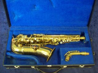 Vintage 1924 C.  G.  Conn Ltd.  Wonder Series I Alto Saxophone,  Case