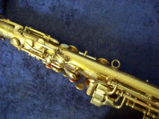 VINTAGE 1924 C.  G.  CONN LTD.  WONDER SERIES I ALTO SAXOPHONE,  CASE 9