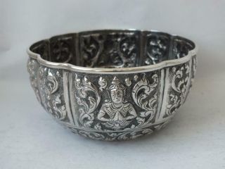 Decorative Embossed Solid Sterling Silver Bowl C.  1960s/ Dia 10.  2 Cm/ 101 G