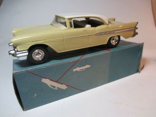 1957 Pontiac Promo / Friction 1/25 Amt W/box