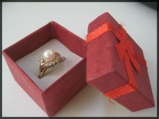 Vintage 3.  9 Gms Estate 14k Yellow Gold Diamonds & 7mm Pearl Ring Sz 4