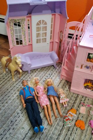 Vintage Barbie Clone Pink Folding House plus 5