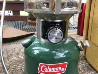 VINTAGE COLEMAN 220J DOUBLE MANTLE LANTERN DATED 8/75 With Case Dated 1/77 2