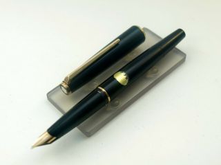 Montblanc 320 Piston Fountain Pen In Black - Vintage