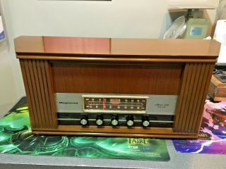 Vintage Magnavox Model Fm026 Stereo Fm Am Tube Console Table Radio Mid - Century
