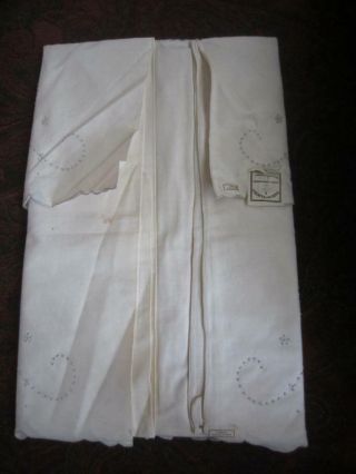 Vintage Madeira Hand Embroidered Set of 2 Pillowcases Pastel w/ Tags 3