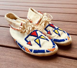 Vintage Plains Indian Beaded Brain Tanned Leather Moccasins Women 