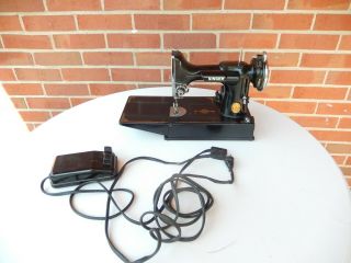 Antique Singer Sewing Machine Featherweight 221 January 1941 Vtg Parts/repair